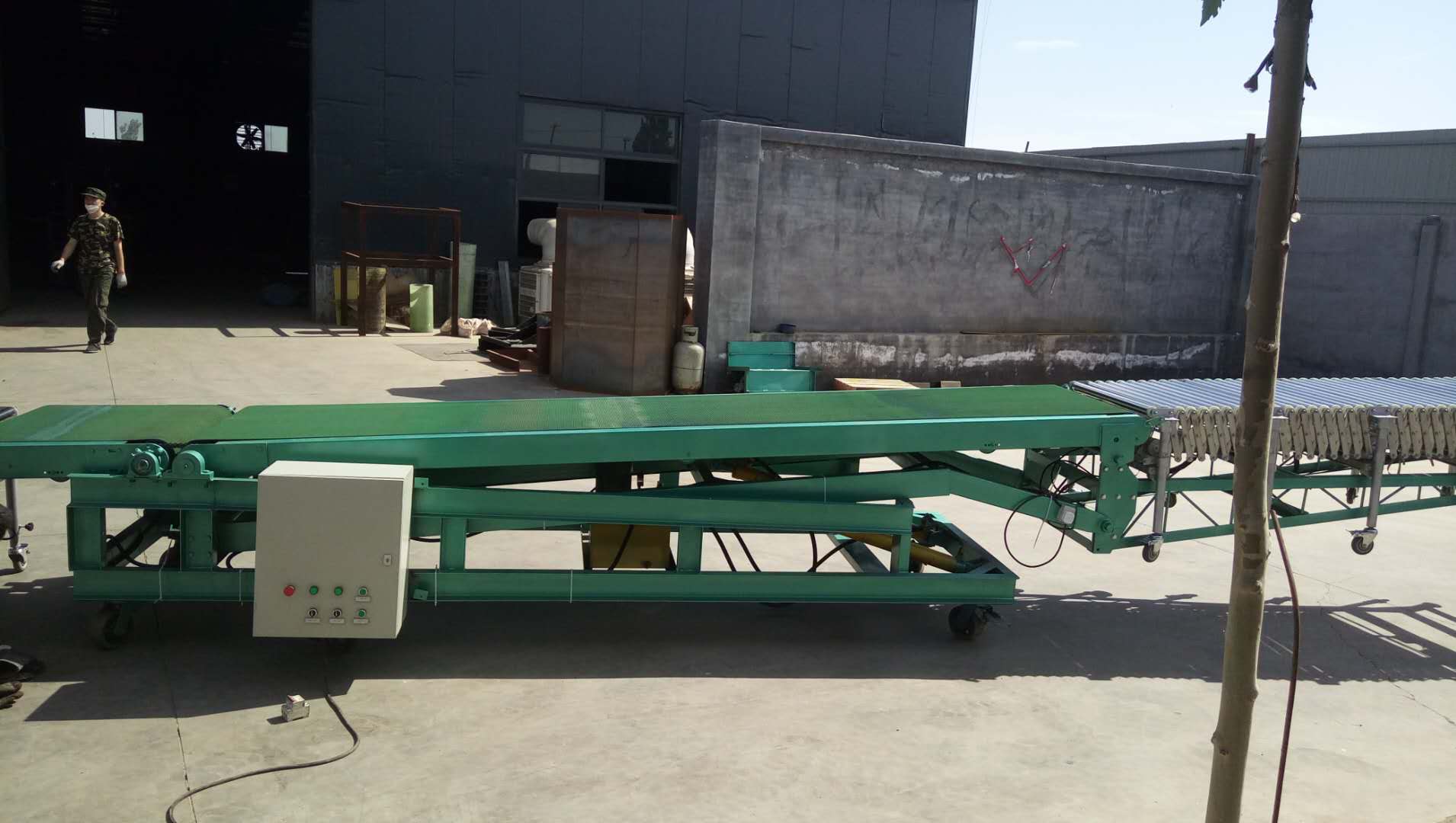 裝卸貨輸送機